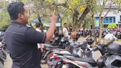 Viral! Penarikan Paksa Motor Digagalkan, Polisi Adu Mulut dengan Debt Collector<