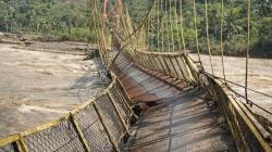 Siswa SD di Aceh Seberangi Sungai gegara Jembatan Putus, Pengerjaan Ditargetkan Mulai Juli<