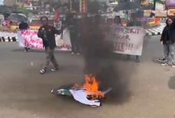 Kunker Presiden Prabowo di Lampung Disambut Demo Mahasiswa dengan Aksi Jahit Mulut<