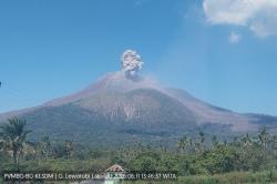 Gunung Lewotobi Laki-Laki Erupsi, Kolom Abu Tebal Membubung Setinggi 400 Meter<