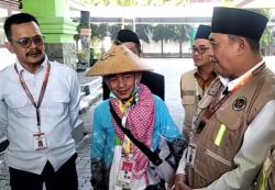 Terungkap! Ini Alasan Jemaah Haji Lansia Jalan Kaki Boyolali-Semarang demi Nazar<