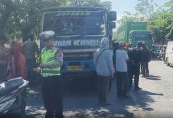Kronologi Pemotor Tewas Terlindas Truk Tangki Air di Surabaya, Gagal Salip dari Kiri<
