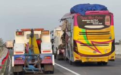 Kronologi Bus Tiara Mas Tabrak Truk Tangki di Tol Pasuruan Tewaskan 1 Orang<