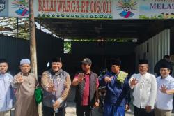 Anggota DPRD DKI Dina Masyusin Salurkan Bantuan Kursi Roda ke Warga Rawa Buaya Jakbar