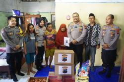 Aksi Heroik Nenek Penjaga Parkir Brebes Gagalkan Pencurian Rp3,6 Miliar Diganjar Penghargaan<