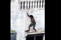Viral Maling AC di Medan bak Spiderman, Loncati Gedung Lantai 5 Tanpa Tali<