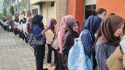 Pencari Kerja Padati Job Fair Mojokerto, Antrean Panjang Tampak di Pintu Masuk