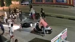 Pengeroyokan Brutal oleh Geng Motor Terekam CCTV, 2 Pemuda di Baubau Luka-Luka