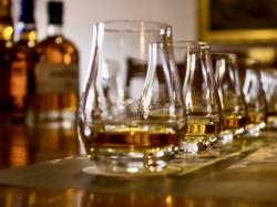 Gegara Cuaca Panas Ekstrem, Paris Larang Warganya Minum Alkohol