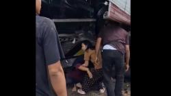 Bus Karya Agung Tabrak Tempat Cuci Motor di Asahan, Warga Berjibaku Evakuasi Korban