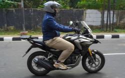 Begini Posisi Berkendara Motor yang Benar agar Tidak Cepat Lelah