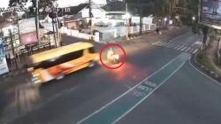 Detik-Detik Elf Tabrak Pemotor hingga Tewas di Bondowoso Terekam CCTV, Korban Terseret