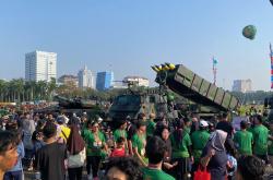 Acara HUT ke-65 Kostrad di Monas Diserbu Warga, Tank Leopard hingga Astros Jadi Favorit