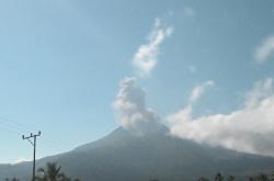 Gunung Lewotobi Laki-Laki Erupsi Lagi, Semburkan Abu Vulkanik Setinggi 500 Meter