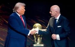 Blak-blakan, Trump Lobi Presiden FIFA untuk Batalkan Kartu Merah Folarin Balogun