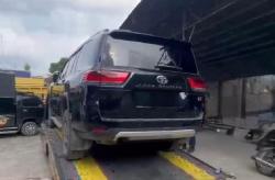KPK Temukan Mobil Land Cruiser Barang Suap Bupati Kuansing, Pelat Nomor Diganti