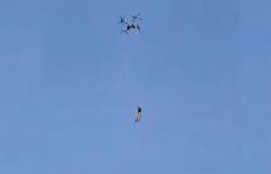 Viral Petani di Tuban Terbang Pakai Drone Raksasa, Angkut Pupuk Lewati Tambak