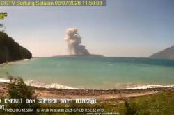 Gunung Anak Krakatau Meletus, Muntahkan Abu Vulkanis Setinggi 200 Meter