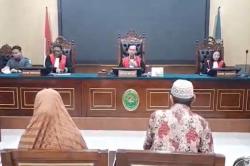 Cekcok Asap Sampah Berujung Saling Pukul dengan Tetangga, Pasangan Lansia di Blora Diadili