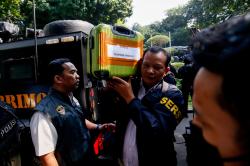 Koper Berisi Emas Batangan Dibawa ke Ditreskrimsus Polda Metro Jaya