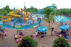 5 Wahana Air Seru di Green Lake View Waterpark