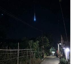Heboh Meteor Jatuh Berwarna Hijau Kebiruan di Langit Jawa, Warga Dengar Ledakan Keras