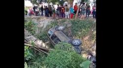 Honda CR-V Gagal Menyalip Tabrak Motor hingga Masuk Jurang di Bondowoso, 1 Orang Tewas