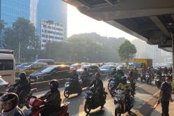 Hari Pertama Sekolah, Lalu Lintas Simpang Cawang hingga MT Haryono Macet