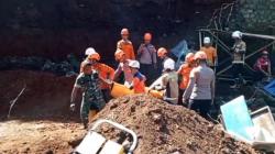 Tembok Penahan Tanah Roboh Timpa 2 Pekerja Proyek di Sumedang, 1 Tewas 1 Luka