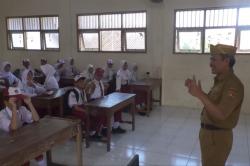 Seru! Siswa Baru SMP di Semarang Berebut Bangku Terdepan saat MPLS