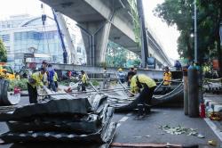 JPO Tendean Dibongkar Usai Ditabrak Truk Pengangkut Alat Berat