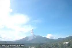 Gunung Ibu Meletus Hari Ini, Semburkan Kolom Abu Setinggi 500 Meter ke Langit