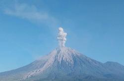 Gunung Semeru Erupsi Pagi Ini, Semburkan Abu Vulkanik Setinggi 1,2 Km
