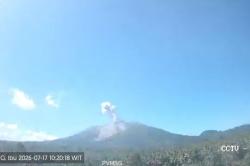 Gunung Ibu di Maluku Utara Erupsi, Kolom Abu Capai Setinggi 500 Meter