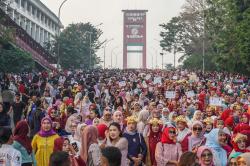 Ribuan Perempuan Ikuti Parade Kebaya Wastra Sumsel Pecahkan Rekor MURI