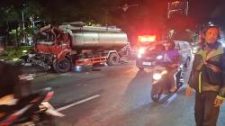 Kecelakaan di Jalan Ahmad Yani Surabaya, 2 Truk Tabrakan hingga Ringsek