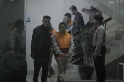 KPK Tahan Bupati Lombok Barat Lalu Ahmad Zaini
