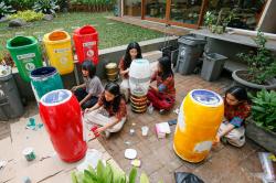 Siswa SMA Sulap Barang Bekas Jadi Alat Musik