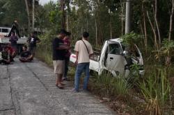 Kecelakan Mobil Pikap Rem Blong Tabrak Tiang Listrik di Kulonprogo, Sopir Terjepit