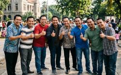 Kenapa Pria Selalu Pose Jempol saat Foto? Dokter Ungkap Fakta Mengejutkan terkait Otak