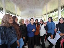 Edukasi Keuangan Keluarga, Bupati Landak Ingatkan Emak-emak Waspada Pinjol Ilegal
