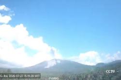 Gunung Ibu Erupsi dengan Kolom Abu Setinggi 600 Meter, Warga Diminta Jauhi Kawah