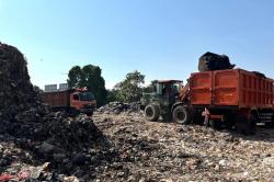 Gunungan Sampah di Hutan Kota Penjaringan Dibersihkan, Pemkot Jakut Target Bersih dalam 3 Pekan