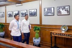 Seskab Teddy Bertemu Ketum Kadin, Bahas Hilirisasi hingga Motor Listrik Nasional