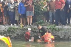 Geger! Mayat Pria Tanpa Identitas Ditemukan Mengapung di Sungai Ponokawan Sidoarjo