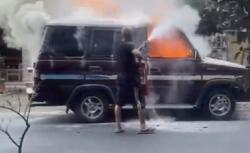 Kijang Angkut Jeriken BBM Terbakar di Dekat SPBU Metro, Pemilik Kendaraan Kabur