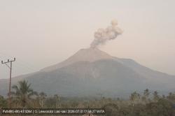 Gunung Lewotobi Laki-laki Erupsi Sore Ini, Abu Tebal Menjulang 700 Meter