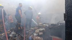 Gudang Barang Bekas di Gorontalo Terbakar, Api Cepat Membesar Ditiup Angin Kencang