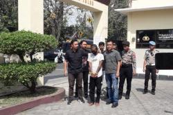 Pengamen Manusia Silver Tewas Dibunuh Teman di Probolinggo, 2 Pelaku Ditangkap di Kediri