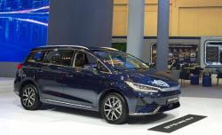 Perbandingan Mobil ICE dan PHEV, BYD Klaim M6 DM Lebih Hemat 60 Persen